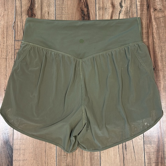 Lululemon Nulu and Mesh high rise yoga shorts Green 10 - Picture 5 of 5